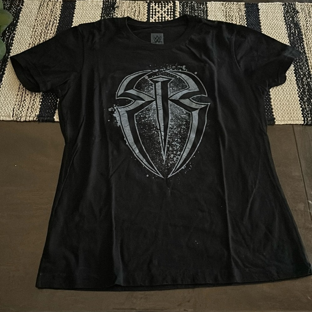 WWE Roman Reigns One Versus All Women’s T Shirt L